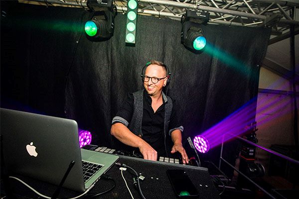 DJ Marcel Schmutzler MSMUSIC I DJ für Hochzeiten und Events in Zwickau, Chemnitz, Gera, Altenburg, Hof, Leipzig, Sachsen, Thüringen